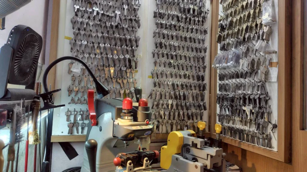 合カギ作製は大阪梅田・なんば・神戸三宮さんちかのミスタークイック